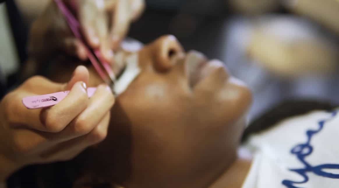 Mix lashes one By One wimperextensions en Russian Volume wimperextensions